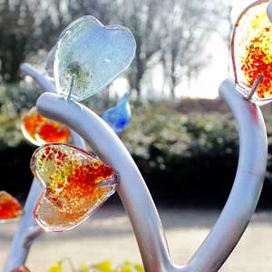 kindermonument glas